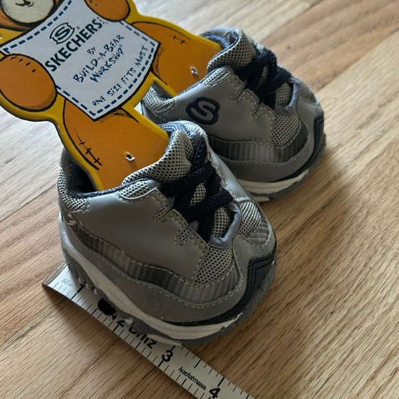 Build-A-Bear NY Yankees Uniform with Accessories - Picture 11 of 14